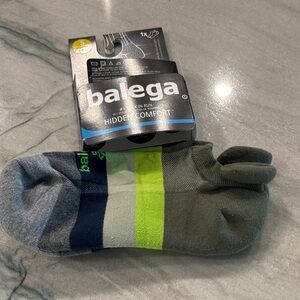 Balega Hidden Comfort Socks - Gray and Green small